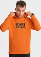 Bluzy męskie - Ombre Męska bluza kangurka z kapturem i nadrukiem - pomarańczowa V1 OM-SSPS-0155 L - miniaturka - grafika 1