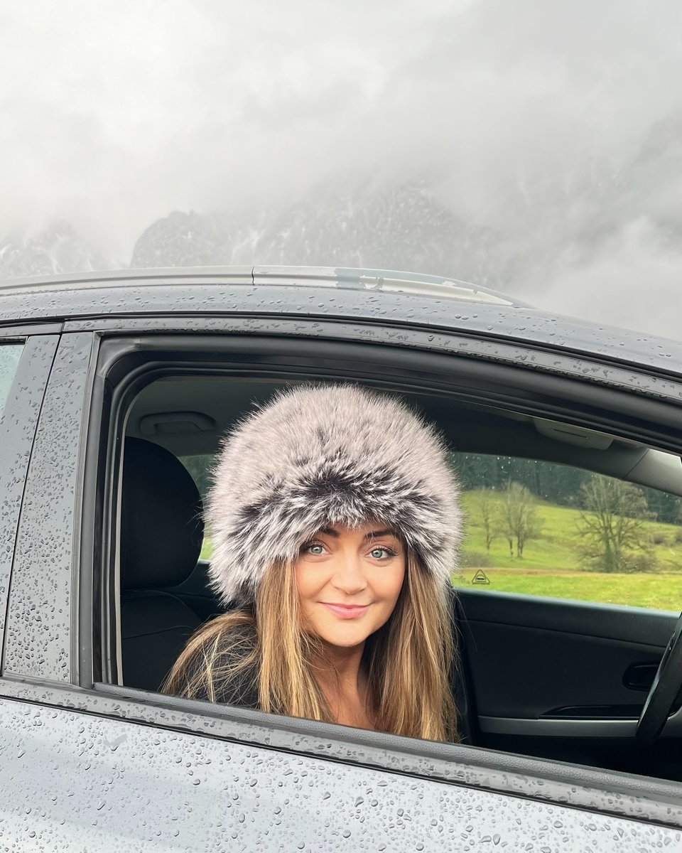 La Vitta Fredda – futrzana czapka toczek, która łączy modę, ciepło i ponadczasową elegancję /La Vitta