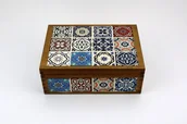 Pojemniki kuchenne - Herbaciarka 6 przegródek, elegancie pudełko  na herbatę lub drobiazgi. Wzór portugalski azulejos kolorowe - miniaturka - grafika 1