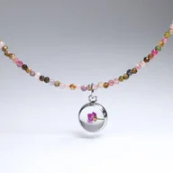 Naszyjniki - Różowy Turmalin z kwiatem różowej Smagliczki - miniaturka - grafika 1