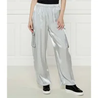 Spodnie damskie - Armani Exchange Satynowe spodnie cargo Loose fit - miniaturka - grafika 1