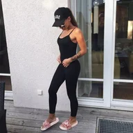 Dresy damskie - Strój sportowy jednoczęściowy z odsłoniętymi plecami - Czarny S - miniaturka - grafika 1