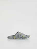 Buty dla chłopców - Reserved - Klapki SmileyWorld® - jasnoszary - miniaturka - grafika 1