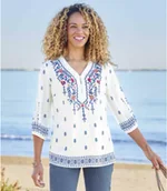 Bluzki damskie - Bluzka z lejącej krepy w stylu folk Kobieta Atlas For Men - Kolor : Biały - Rozmiar : 52/54 - miniaturka - grafika 1