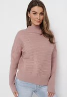 Swetry damskie - Różowy Sweter z Wełną o Asymetrycznym Fasonie z Tłoczeniem Sarositte - miniaturka - grafika 1