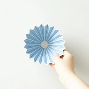 Ceramiczny Origami Dripper S - Niebieski matowy - Zaparzacze i kawiarki - miniaturka - grafika 3