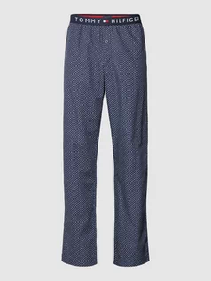 Spodnie sportowe męskie - Spodnie od piżamy z wzorem na całej powierzchni - grafika 1