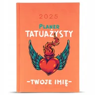 Notesy i bloczki - KALENDARZ A5 2025 Pomarańcz Książkowy Na Prezent Dla TATUAŻYSTY IMIĘ Wzory - miniaturka - grafika 1