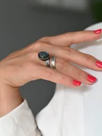 Pierścionki - Pierścionek srebrny z labradorytem II na regulowanej obrączce - miniaturka - grafika 1