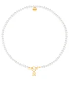 Naszyjniki - Naszyjnik z pereł z pozłacaną literką 40 cm I - miniaturka - grafika 1