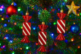 Ewax Komplet 3 bombek plastikowych Czerwono-biały cukierek 8528 - Bombki - miniaturka - grafika 1