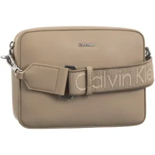 Torebka Listonoszka CK Must Small Camera Bag Crockery K60K613145 W75 (CK631-a) Calvin Klein - Torebki damskie - miniaturka - grafika 1
