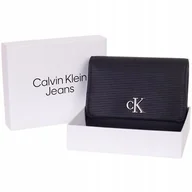 Portfele - Calvin Klein Portfel Damski Minimal Monogram Med Trifold T Czarny - miniaturka - grafika 1
