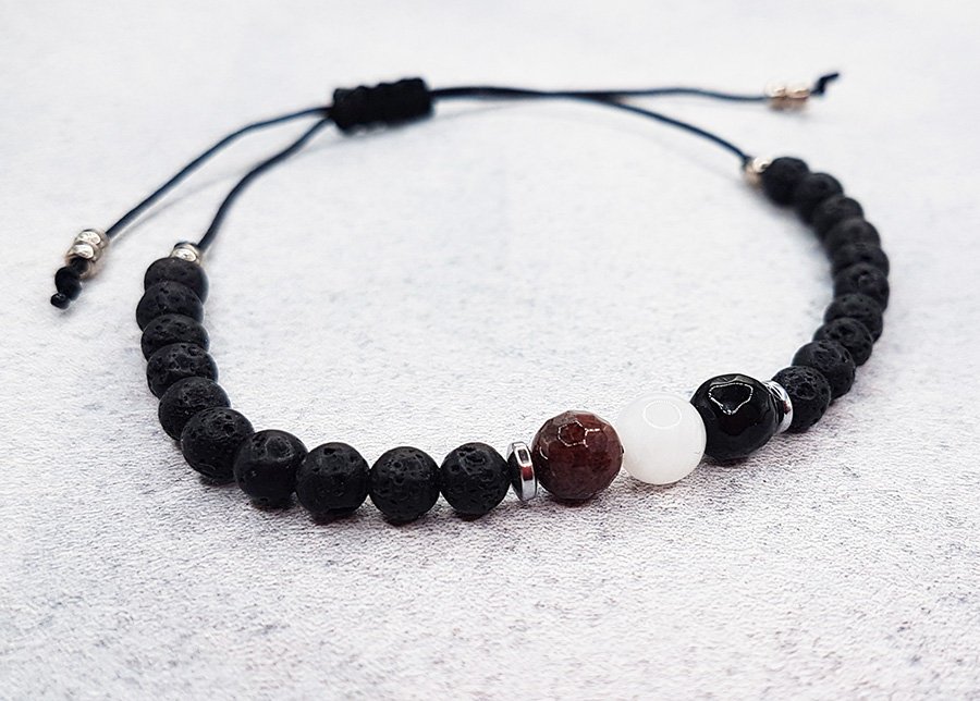 Męska bransoletka ZNAK ZODIAKU KOZIOROŻEC. Granat, kamień księżycowy, onyks