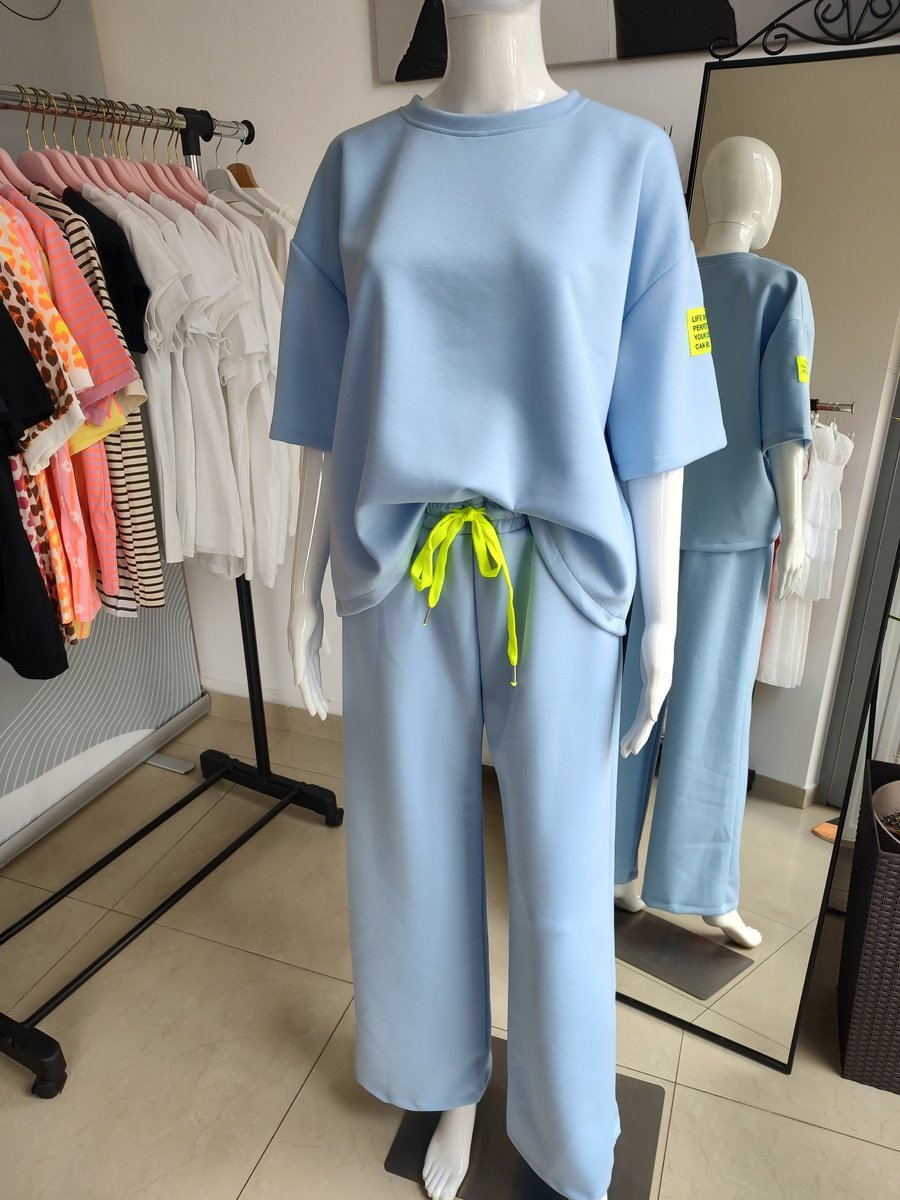 Masełkowy komplet dresowy z krótkim rękawem neon - baby blue One size
