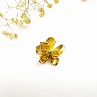 Naszyjniki - Zawieszka srebrna z kwiatkiem Magnolii medium złota - miniaturka - grafika 1