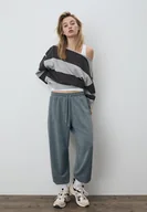 Spodnie damskie - Stradivarius Spodnie jogger baggy, miękkie w dotyku Ciemnoszary S - miniaturka - grafika 1