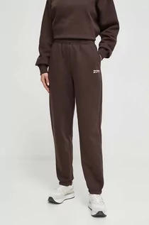 Spodnie damskie - New Balance spodnie dresowe kolor brązowy gładkie - grafika 1