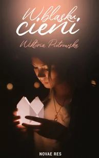 W blasku cieni | - Powieści - miniaturka - grafika 1