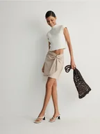 Spódnice - Reserved - Spódnica mini z ozdobnym marszczeniem - beżowy - miniaturka - grafika 1