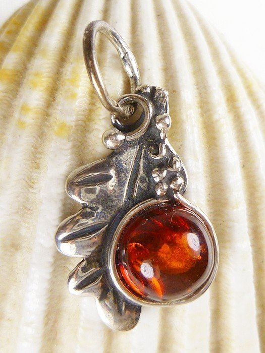 Wisiorek srebrny z bursztynem 609-29