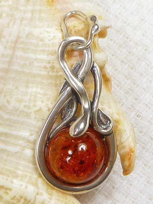 Wisiorek srebrny z bursztynem 618-53