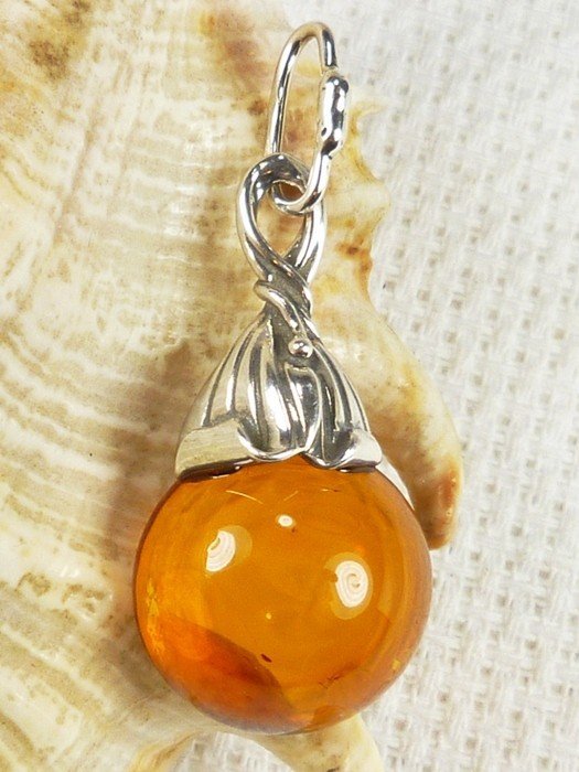 Wisiorek srebrny z bursztynem 621-58