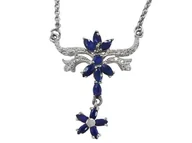 Naszyjniki - Srebrny naszyjnik 925 z efektownym szafirowym kwiatkiem i cyrkoniami - miniaturka - grafika 1