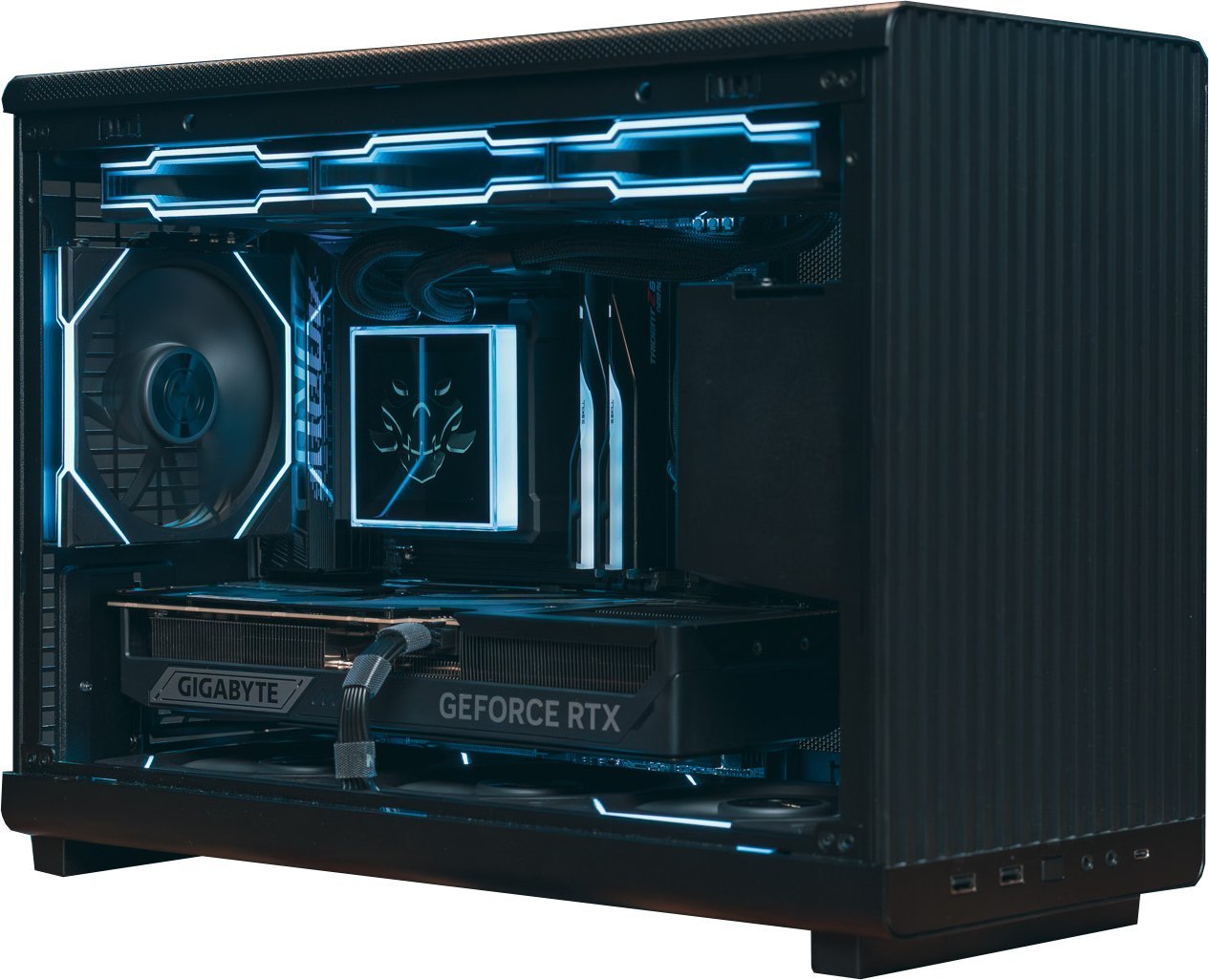 Komputer Madman Gaming Lian Li DAN A3 Ryzen 7 9800X3D 32GB 2TB RTX 5080