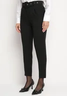 Spodnie damskie - Czarne Spodnie Garniturowe z Wiskozą Ozdobione Szerokim Paskiem Atteriana - miniaturka - grafika 1