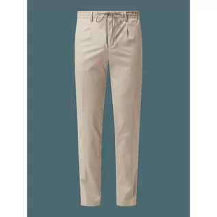Spodnie męskie - Spodnie z zakładkami w pasie z dodatkiem streczu model Mura - Baldessarini - grafika 1