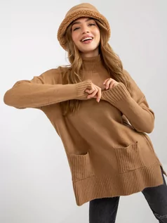 Swetry damskie - Sweter oversize camelowy casual golf dekolt półgolf rękaw długi długość długa kieszenie - grafika 1