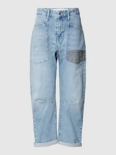 Spodnie damskie - Jeansy o kroju baggy fit z kieszeniami cargo - grafika 1