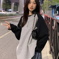 Bluzki damskie - TEMU Y2K Modowa Koszulka z Kolorowymi Blokami - Raglan, Długi Rękaw w Jasnoszarym i Czarnym Kontrastie, Luźny Krój z Okrągłym Dekoltem, Średnio - miniaturka - grafika 1