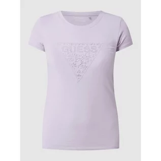 Koszulki i topy damskie - T-shirt z haftem angielskim - Guess - grafika 1