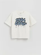 Koszulki dla chłopców - Reserved - Bawełniany t-shirt z nadrukiem - złamana biel - miniaturka - grafika 1