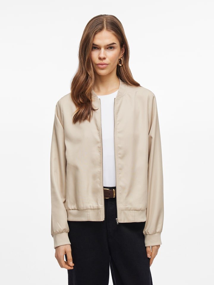 Vila Kurtka w kolorze beżowym