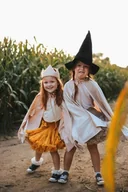 Zabawy w naśladowanie dorosłych - Magiczna peleryna dla dziecka "Kremowy Kapturek" - miniaturka - grafika 1