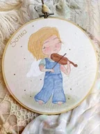 Ikony i obrazy sakralne - Obrazek z aniołem grającym na skrzypcach, pamiątka narodzin, Chrztu, I Komunii dla dziewczynki - miniaturka - grafika 1