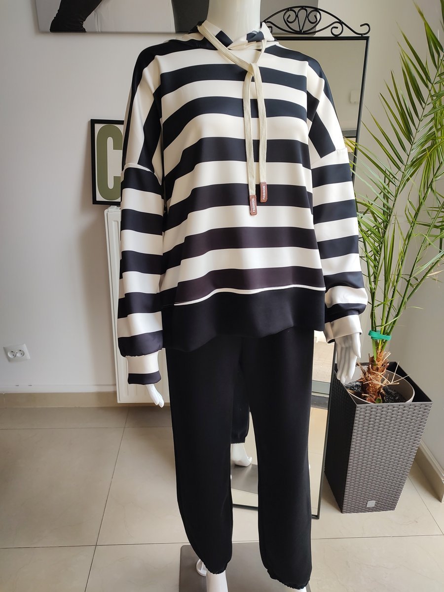 Masełkowy dres oversize z kapturem - paski czarny One size