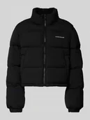 Kurtki damskie - Kurtka pikowana krótka z nadrukiem z logo - miniaturka - grafika 1