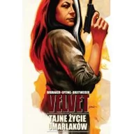 Komiksy dla dorosłych - Mucha Comics Ed Brubaker, Steve Epting Velvet. Tom 2 Tajne życie umarlaków - miniaturka - grafika 1