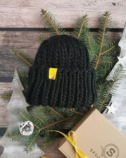Czarna wełniana czapka zimowa WOOLY - Czapki damskie - miniaturka - grafika 1
