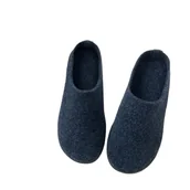 Skarpetki dla dzieci - INF Przytulne zimowe kapcie dla kobiet i mężczyzn, antypoślizgowe kapcie domowe S - miniaturka - grafika 1