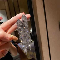 Kolczyki - Kolczyki długie wiszące nitki kryształki - srebrne - miniaturka - grafika 1