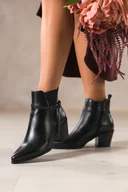 Botki damskie - Czarne botki skórzane damskie kowbojki na ściętym klocku guma w cholewce pasek ze stalową ozdobą PRODUKT POLSKI Casu 39435 - miniaturka - grafika 1