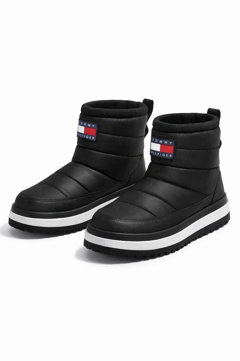 TOMMY HILFIGER CZARNE ŚNIEGOWCE Z LOGO NA CHOLEWCE 37 1I3A