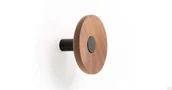 Wieszaki i stojaki - Wieszak ścienny Zoot 90 Drewniany Orzech Włoski z Czarnym - miniaturka - grafika 1