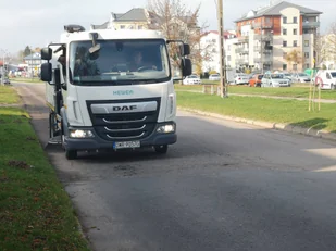 Zamiatarka Challenger MT4H na podwoziu DAF LF 180 - Zamiatarki - miniaturka - grafika 4