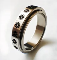 Pierścionki - Pierścionek antystresowy (obrotowy) – kwiatowy wzór - miniaturka - grafika 1